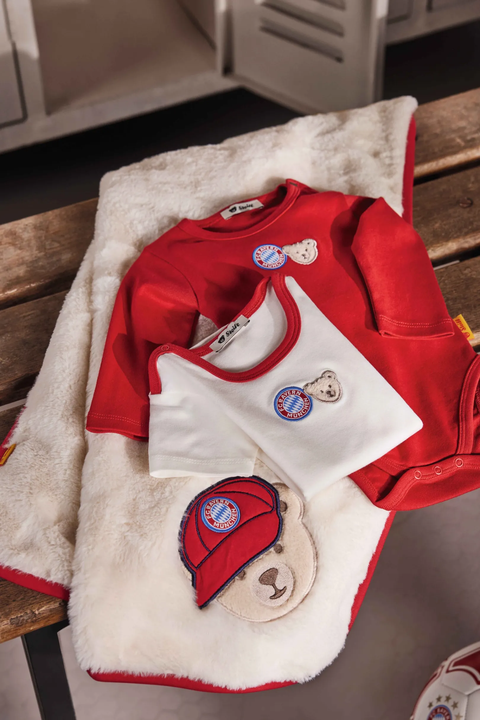 Clearance Steiff Blanket FC Bayern, beige
