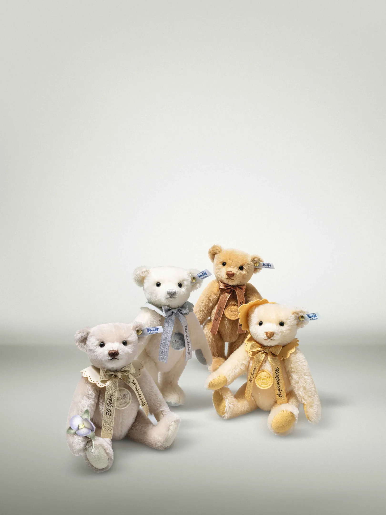 Best Steiff Loyal Teddy bear 20 years of Club membership, 24 cm, white